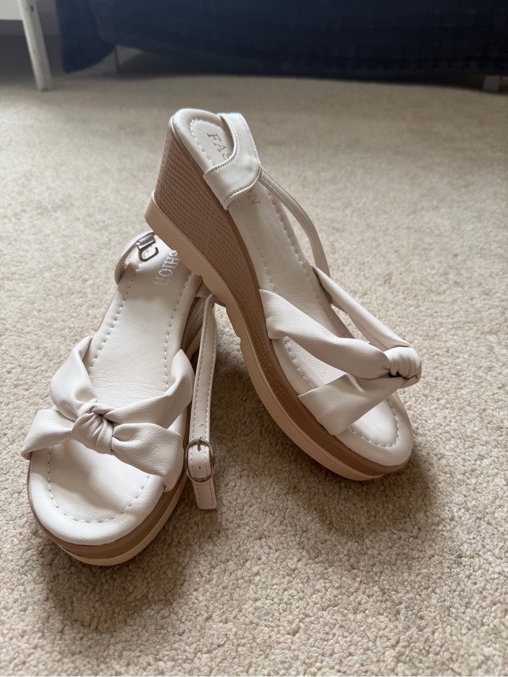 NEW Women’s Size 39 White Wedge Sandals Bow Knot Ankle Strap Platform Summer